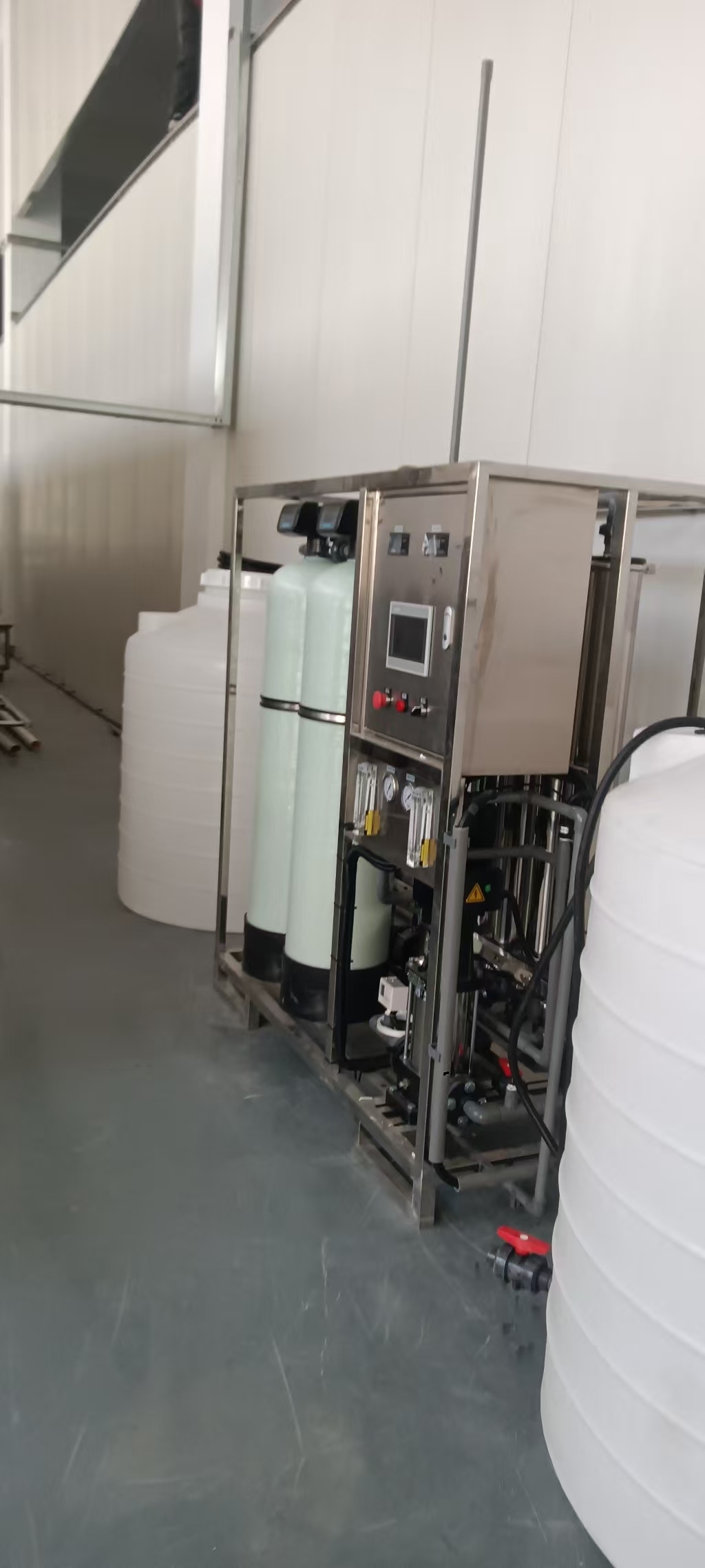 超纯水设备的日常维护有哪些关键步骤?滤芯/树脂多久更换一次?(图1) a00ea66406b37317b54e618b00de5ea7_1-260330123645122.jpg